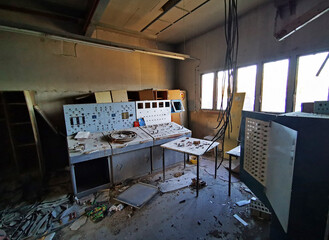 Insights into an old derelict industrial plant