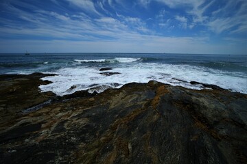 Fototapeta na wymiar Ocean Waves over Rock