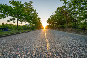Midsummer boulevard with sunrise flare in Milton Keynes. England - obrazy, fototapety, plakaty