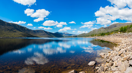 Fototapeta premium Loch Cluanie shoreline in Scotland