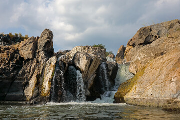 Fototapeta na wymiar Beautiful Hogenakkal Falls in India