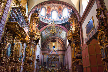 Obraz premium ケレタロの美しい教会内部