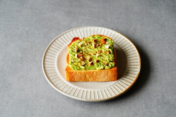 アボカドオープンサンド