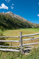 Fototapeta na wymiar Mountain trail South Tyrol Italy