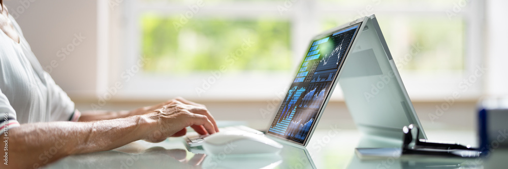 Poster Data Analyst Using Data Analytics KPI
