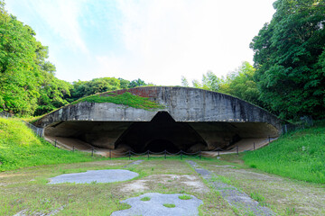 夏の稲童1号掩体壕　福岡県行橋市　 Inado No. 1 pit in summer. Fukuoka-ken Yukuhashi...