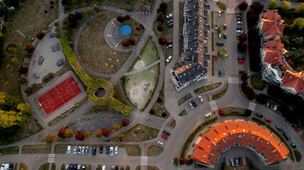 osiedle budynki mieszkalne architektura krajobraz z drona z góry