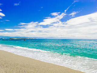 Fototapeta na wymiar 【夏】青空の下の夏の海のビーチ　高知県の桂浜