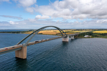 Fehmarnsund Brücke über die Ostsee, LKW und Pkw Verkehr, Insel Fehmarn, Schleswig-Holstein,...