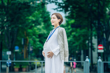 妊娠中のビジネスウーマン