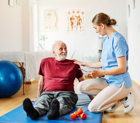nurse doctor senior care exercise physical therapy exercising help assistence retirement home...