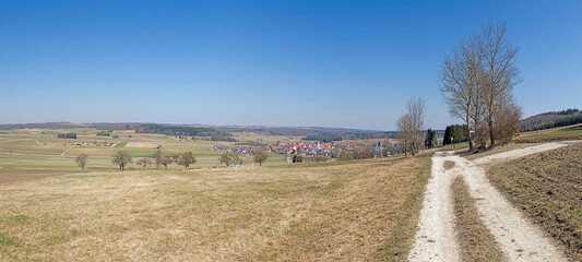 Blick über die Ehinger Alb auf die Lutherischen Berge bei Altsteusslingen