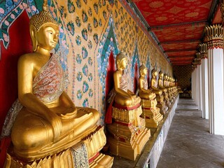 golden buddha statue