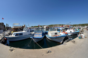 Fototapeta na wymiar Fischerboote in der türkischen Ägäis im Hafen