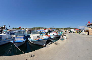 Fototapeta na wymiar Fischerboote in der türkischen Ägäis im Hafen