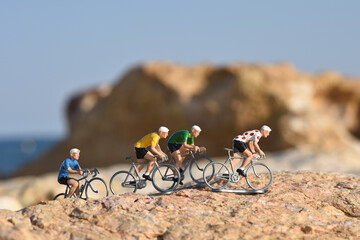 Cyclisme cycliste vélo champion Tour de France maillot jaune pois montagne 
