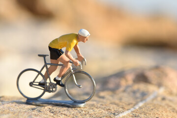 Cyclisme cycliste vélo maillot jaune Tour de France  - obrazy, fototapety, plakaty