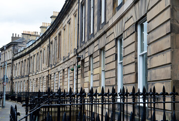 Lansdowne Crescent: Typical curving Georgian street in Edinburgh New Town