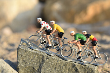Cyclisme cycliste course Tour de France maillot jaune pois - obrazy, fototapety, plakaty