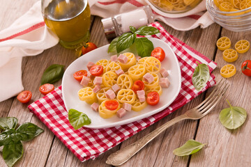 Ruote pasta with tomato and ham.