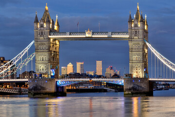 Tower Bridge - a drawbridge in London, UK.	
 - obrazy, fototapety, plakaty