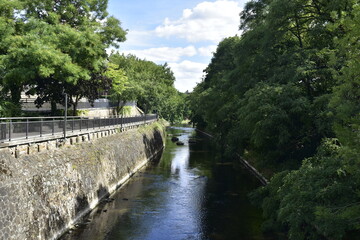 Fototapeta premium Fluss Werre durch die Stadt Herford 