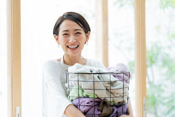 洗濯イメージ　日本人女性 - obrazy, fototapety, plakaty