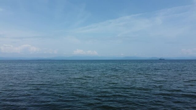 湖面の滑走　琵琶湖　日本の湖　