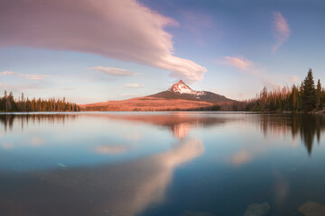 Amazing nature photography from Oregon with montains, lake, trees. Beautiful reflection in water.