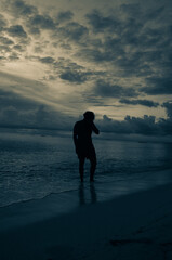 Fototapeta premium silhouette of a person on the beach at sunset