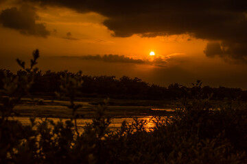 Obraz premium Sunset over the lake