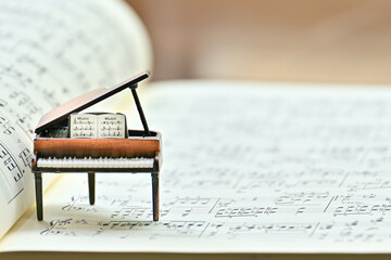 piano and music notes