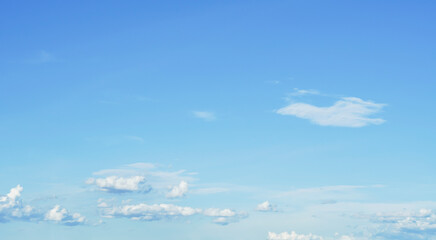 Fototapeta premium blue sky white clouds sunlight natural beauty