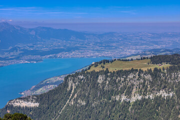 Blick Richtung Thun vom Niederhorn, Juli 2022