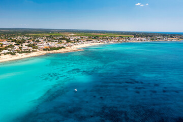 Torre Ovo, Torricella, Taranto, Puglia, Italia vista dal drone in estate