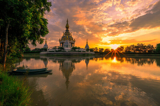 Wat Thung Setthi is one of the most beautiful sculptures in Thailand, Tambon Phra Lap, Amphoe Mueang Khon Kaen, Changwat Khon Kaen, Thailand.