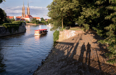 Widok na rzekę Odrę we Wrocławiu - obrazy, fototapety, plakaty
