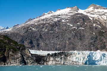  Berglandschaft am Margerie Gletscher - Glacier Bay Alaska - Etwa zehn Gletscher können in der Glacier Bay, einem langen Fjord des Pazifischen Ozeans bestaunt werden