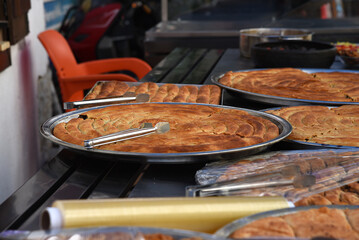 türkisches Essen auf Markt, Börek, 