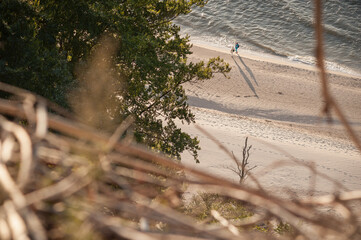 Plaża nad morzem Bałtyckim, widok z klifu - obrazy, fototapety, plakaty