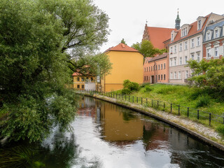 Fototapeta na wymiar Canal in the Bydgoszcz City (2)