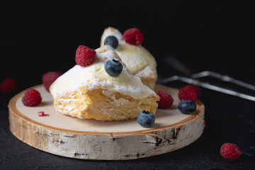 Puff pastry with cream and fresh berries