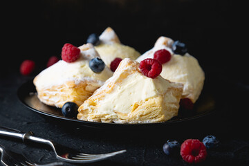Puff pastry with cream and fresh berries