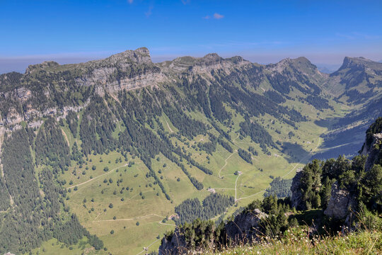 Aussicht vom Niederhorn in der Schweiz, Juli 2022