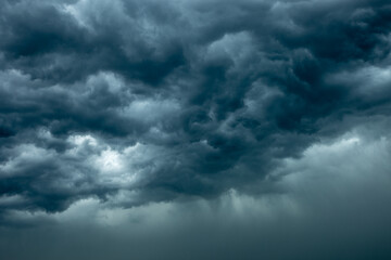 Naklejka na ściany i meble Dramatic dark clouds short before a thunderstorm and heavy rain