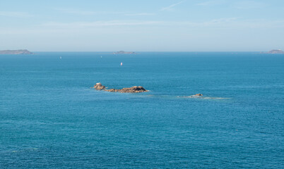 Rocher au large de Perros-Guirec, C&ocirc;tes-d'Armor, Bretagne, France