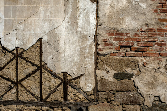 Old wall with a mixture of traditional masonry techniques
