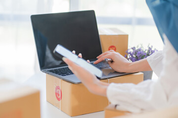 Beauty muslim woman in hijab working in the office