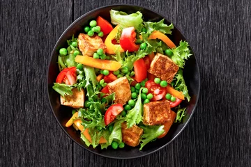 Schilderijen op glas tofu salad with greens and vegetables in bowl © myviewpoint