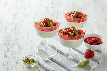 Rhubarb and strawberry cream desser